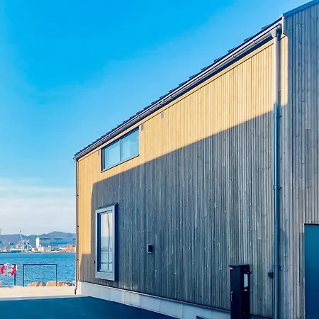 2 Bedroom Stunning In Apartment *