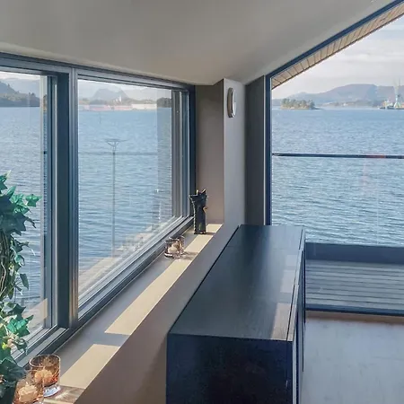 2 Bedroom Stunning In Apartment