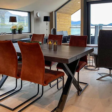 2 Bedroom Stunning In Ulsteinvik