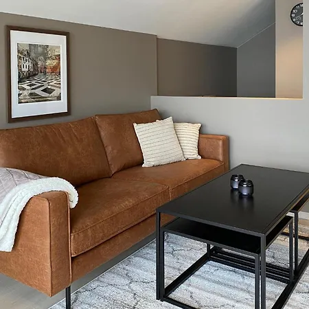 2 Bedroom Stunning In Apartment *